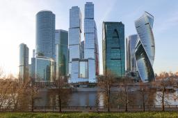 　モスクワの高層ビル群「モスクワ・シティ」＝４月（タス＝共同）