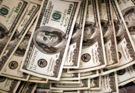 　米ドルの紙幣（ロイター＝共同）