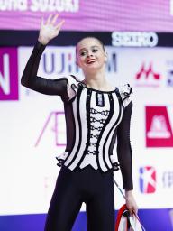 　新体操イオン・カップ世界クラブ選手権の個人総合で優勝したウクライナのタイシア・オノフリチュク＝１３日、東京体育館