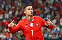 　ハンガリー戦でゴールし、喜ぶポルトガルのロナルド＝リスボン（ロイター＝共同）