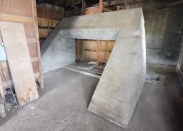 　太平洋戦争中に旧陸軍が疑似飛行機の着陸訓練に使った設備「鎮碇」＝７月、栃木県大田原市（同市提供）