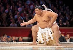 　開幕した大相撲ロンドン公演で土俵入りする横綱大の里＝１５日（ゲッティ＝共同）