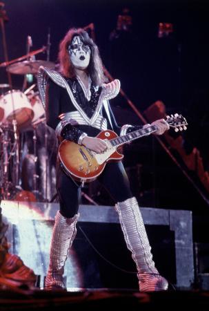 　「キッス」のギタリスト、エース・フレーリーさん＝１９７７年２月、米コネチカット州（ＡＰ＝共同）