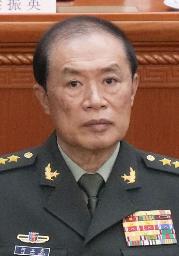 　何衛東氏