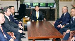 　会談に臨む野党各党の国対委員長ら。右から２人目は公明党の中川国対委員長＝２２日午前、国会