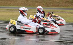 　トヨタ自動車が発売予定のレーシングカート「ＧＲカート」＝２２日、三重県鈴鹿市の鈴鹿サーキット