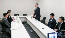 　北陸新幹線の延伸について自主研究会で議論する石川県選出の自民党国会議員ら＝２２日午後、国会