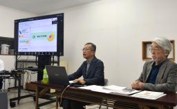 　水俣病特別措置法に基づく住民健康調査の中止を求める声明を発表する「日本環境会議」の医師ら＝２４日午後、熊本県水俣市