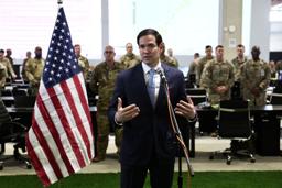 　軍民調整センターで記者会見するルビオ米国務長官＝２４日（ロイター＝共同）