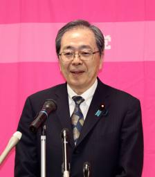 　記者会見する公明党の斉藤代表＝２５日午後、広島市東区