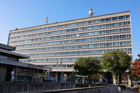 長野県警本部が入る長野県庁=17日、長野市