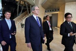 　米中貿易協議の会場を後にするベセント米財務長官＝２６日、クアラルンプール（ロイター＝共同）