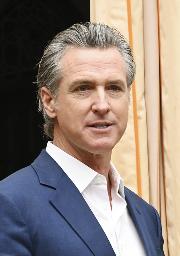 　米カリフォルニア州のニューサム知事（ゲッティ＝共同）