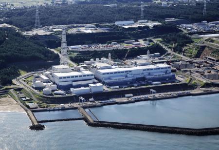 新潟県の東京電力柏崎刈羽原発の(左から)5号機、6号機、7号機=2024年9月