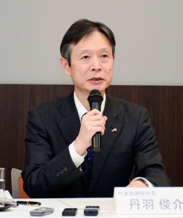 記者会見するJR東海の丹羽俊介社長=29日午後、名古屋市