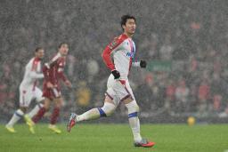 　サッカーのイングランド・リーグカップで、リバプール戦にフル出場したクリスタルパレスの鎌田大地＝２９日、リバプール（ゲッティ＝共同）