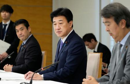 　クマ被害対策等に関する関係閣僚会議で発言する木原官房長官（中央）＝３０日午後、首相官邸