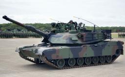 　台湾が就役させた戦車エーブラムス＝３１日、台湾・新竹県（共同）