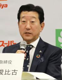 　記者会見するエイチ・ツー・オーリテイリングの山口俊比古代表取締役＝３１日午後、大阪市北区
