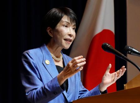 APEC首脳会議閉幕後、韓国・慶州で記者会見する高市首相=1日(共同)