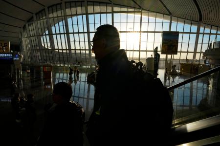 　北京大興国際空港。中国外務省は日本人を対象とした短期滞在ビザ免除措置の延長を発表した＝１日（共同）