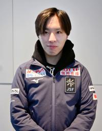 　ＧＰシリーズ第３戦スケートカナダから帰国した男子で３位の三浦佳生＝４日、羽田空港