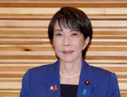 　閣議に臨む高市首相＝７日午前、首相官邸