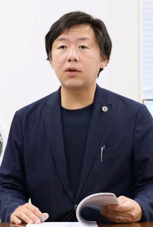　勧告について説明する福岡県弁護士会の吉田純二弁護士＝７日午後、福岡市