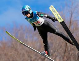 　女子で優勝した伊藤有希の１回目＝宮の森