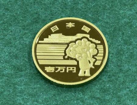 　「製造貨幣大試験」で計測された「ミャクミャク」デザインの１万円金貨幣