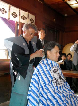 　山口県下関市で営まれた毛髪供養祭＝１０日午前