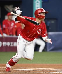 　ＮＴＴ西日本―日本生命　７回、日本生命・松本が２点三塁打を放つ＝京セラドーム