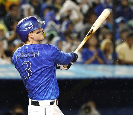 　タイラー・オースティン内野手＝９月