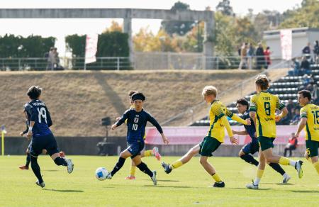 　福島県のＪヴィレッジで行われた「東京デフリンピック」サッカー男子の日本―オーストラリア戦＝１４日