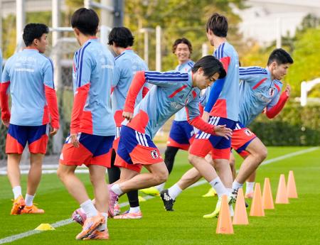　ボリビア戦に向け、調整する日本代表＝千葉市内