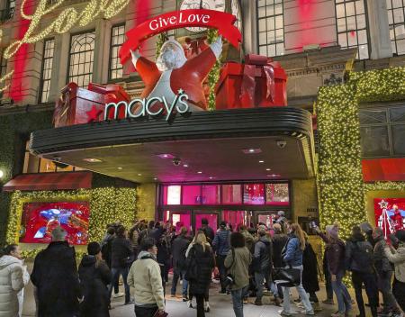 　ブラックフライデーのセールが始まったメーシーズ＝２０２４年１１月、米ニューヨーク（共同）