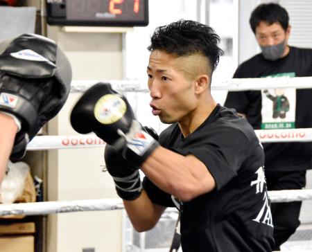 　ＷＢＣバンタム級王座決定戦に向け、調整するＷＢＡ同級王者の井上拓真＝横浜市の大橋ジム