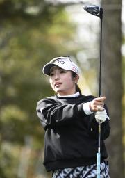 　最終調整する佐久間朱莉＝エリエールＧＣ松山