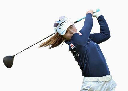 　第１日、６アンダーで首位の佐久間朱莉＝エリエールＧＣ松山