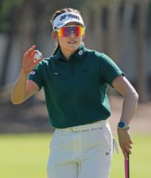 　第１ラウンド、４アンダーで７位の岩井千怜＝ティブロンＧＣ（共同）