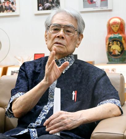 　インタビューに応じる元沖縄県知事の稲嶺恵一氏