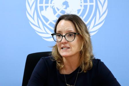 　２５日、レバノンの首都ベイルートで取材に応じるＵＮＩＦＩＬのアーディル報道官（共同）