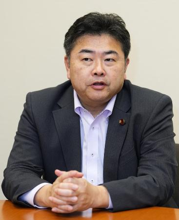 　れいわ新選組の高井崇志幹事長＝５月