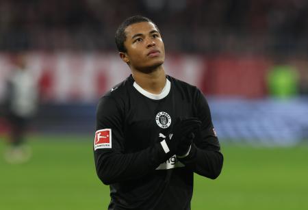 　サッカーのドイツ１部リーグで、バイエルン・ミュンヘン戦にフル出場したザンクトパウリの藤田譲瑠チマ＝２９日、ミュンヘン（ゲッティ＝共同）