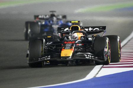 Ｆ１カタールＧＰで走行するレッドブルの角田裕毅＝ドーハ近郊ルサイル（ゲッティ＝共同）