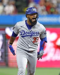 　ドジャースのＴ・ヘルナンデス＝１０月、フィラデルフィア