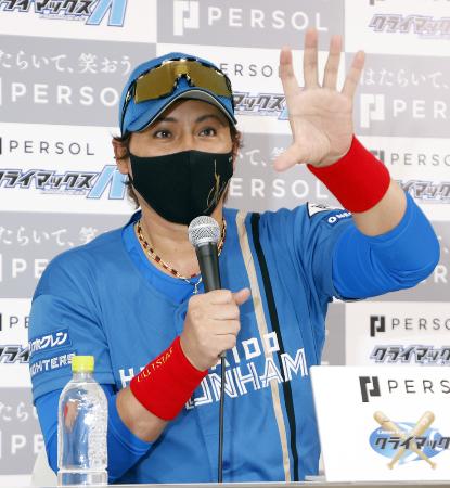 　日本ハムの新庄監督＝１０月、みずほペイペイドーム