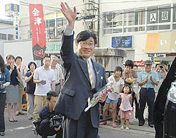 市民や職員に感謝　菅家若松市長の退任式