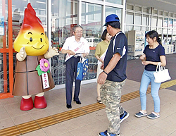 「投票お願いします」　須賀川市議選、商業施設で街頭啓発