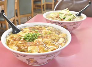 麻婆麺と塩タンメン